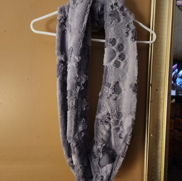 Simply Minky Infinite Scarf - Picture 4 of 4